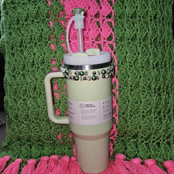 Stanley Quencher with FREE Green Rose Bracelet (40oz) H2.0 The Flowtrate Tumbler - Picture 12 of 14